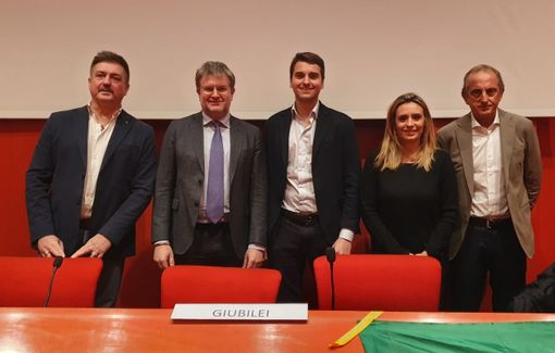 VIDEO. Fidanza a Busto contro le «follie green»: «Portiamo in Europa una maggioranza modello Meloni»