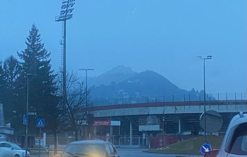 Un leggero manto bianco lassù al Sacro Monte oggi al risveglio