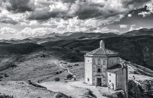 “Sguardi per bene”: la mostra fotografica che aiuterà i senzatetto