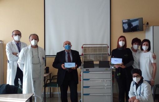 La consegna della donazione all'Ematologia di Busto