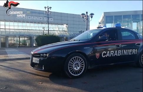 Aveva rapinato sei minorenni sul treno derubandoli dei cellulari, delle carte di credito e di un giaccone: arrestato alla stazione di Saronno un 19enne ucraino