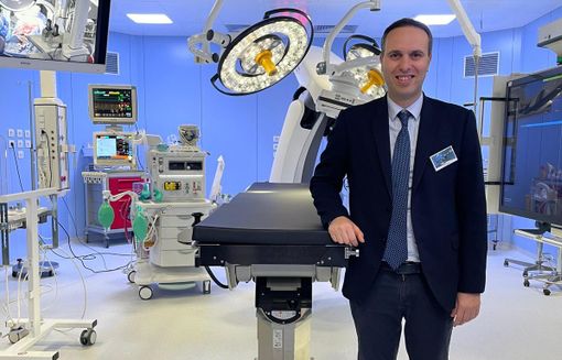 Giacomo Cosentino, Vice Presidente del Consiglio regionale e capogruppo di Lombardia Ideale, nella sala operatoria ibrida del Circolo Giacomo Cosentino, Vice Presidente del Consiglio regionale e capogruppo di Lombardia Ideale, nella sala operatoria ibrida del Circolo