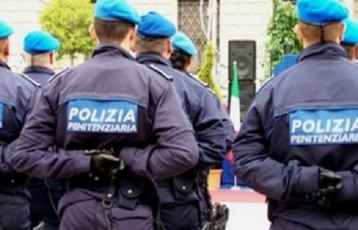 Milano, ancora violenza al Beccaria: cinque agenti feriti. Il Sappe: «Situazione ormai fuori controllo» Milano, ancora violenza al Beccaria: cinque agenti feriti. Il Sappe: «Situazione ormai fuori controllo»