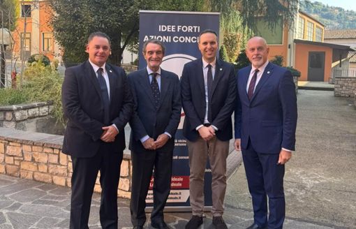 L'assemblea regionale di Lombardia Ideale. Cosentino: «Siamo un movimento centrale nel buon governo della Regione» L'assemblea regionale di Lombardia Ideale. Cosentino: «Siamo un movimento centrale nel buon governo della Regione»