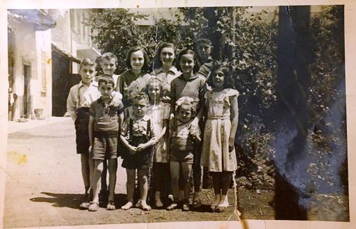 &quot;Ul curtil, grandi me 'na campogna&quot; -  &quot;Il cortile, ampio come una campagna&quot;