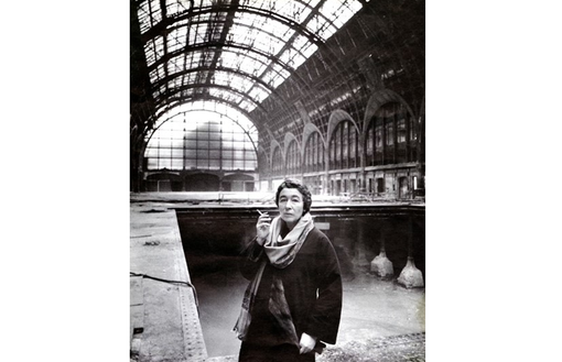 Gae Aulenti nel cantiere della Gare d'Orsay 1980, autore non identificato Gae Aulenti nel cantiere della Gare d'Orsay 1980, autore non identificato