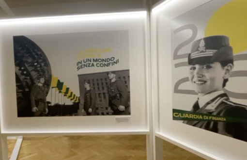 “Tre colori, un mondo”: presentato il calendario storico della Guardia di Finanza