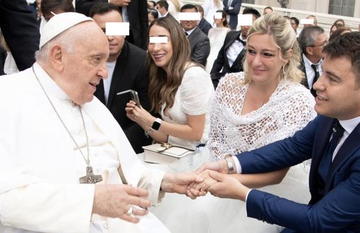PAPA FRANCESCO, I RICORDI. «Noi sposi a Roma di ritorno dal viaggio in Argentina: emozione indelebile quel dialogo cordiale e anche scherzoso» PAPA FRANCESCO, I RICORDI. «Noi sposi a Roma di ritorno dal viaggio in Argentina: emozione indelebile quel dialogo cordiale e anche scherzoso»