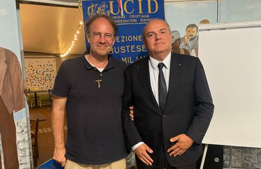 A sinistra don Paolo Alliata e il presidente Ucid Roberto Caironi A sinistra don Paolo Alliata e il presidente Ucid Roberto Caironi