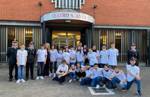 Busto, i ragazzi delle De Amicis ricordano le vittime di mafia con uno spettacolo teatrale Busto, i ragazzi delle De Amicis ricordano le vittime di mafia con uno spettacolo teatrale