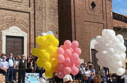 La lettera dei compagni di Giulia: «Il bene che ti vogliamo è più forte della violenza che ti ha portata via» La lettera dei compagni di Giulia: «Il bene che ti vogliamo è più forte della violenza che ti ha portata via»