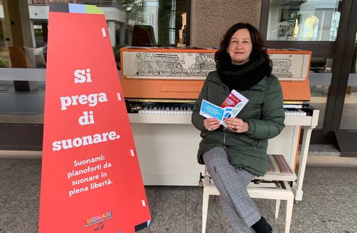 FOTO. “Suonami”: sei pianoforti sotto ai portici di Busto