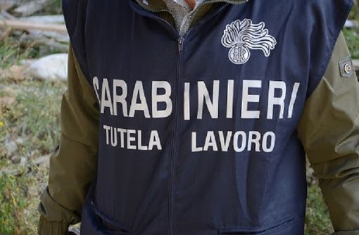 Varese, controlli dei carabinieri in tre negozi etnici: lavoratore in nero e 60mila euro di multa Varese, controlli dei carabinieri in tre negozi etnici: lavoratore in nero e 60mila euro di multa