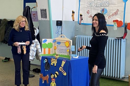 «Diverso non vuol dire sbagliato». La scuola primaria Rossi festeggia la giornata dei calzini spaiati «Diverso non vuol dire sbagliato». La scuola primaria Rossi festeggia la giornata dei calzini spaiati