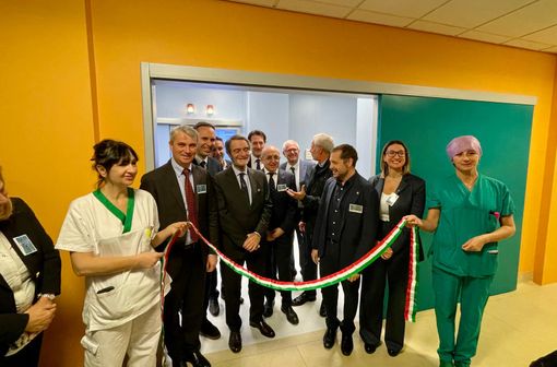 Taglio del nastro delle due nuove sale ibride all'Ospedale di Circolo Taglio del nastro delle due nuove sale ibride all'Ospedale di Circolo