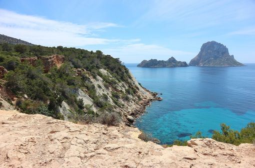 Consigli per le tue vacanze estive a Ibiza: mare, divertimento e movida