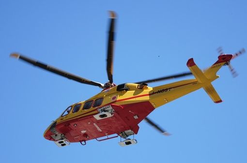 Uomo investito a Cairate, elisoccorso in azione: grave un 55enne