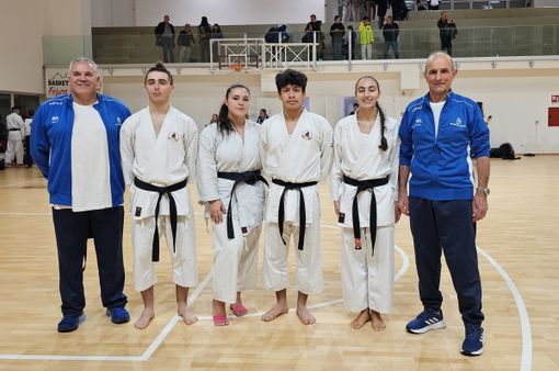 I maestri Gazich e Grasselli con gli atleti del Bu Do Kan promossi a cintura nera 2° Dan I maestri Gazich e Grasselli con gli atleti del Bu Do Kan promossi a cintura nera 2° Dan