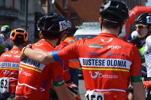 Felicità è una bici (con un libro). Busto e la Valle corrono verso il futuro