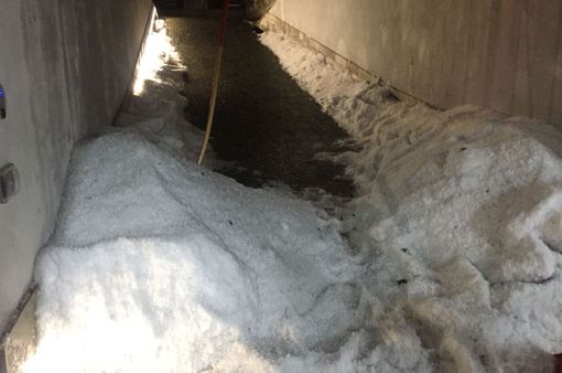 Pioggia e grandine: strade allagate Pioggia e grandine: strade allagate