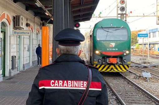 Minaccia di buttarsi sotto il treno alla stazione di Saronno: portato in ospedale Minaccia di buttarsi sotto il treno alla stazione di Saronno: portato in ospedale