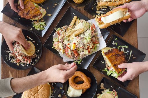 CHE FARE NEL WEEKEND. Street food, melodie celtiche, vino e motori per tre giorni tra cibo e musica CHE FARE NEL WEEKEND. Street food, melodie celtiche, vino e motori per tre giorni tra cibo e musica