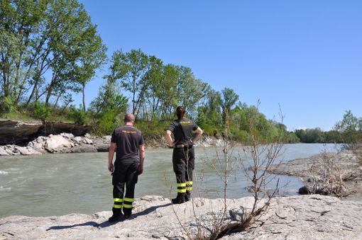 Il tratto del fiume dove il ragazzo è caduto, trascinato via dalla corrente