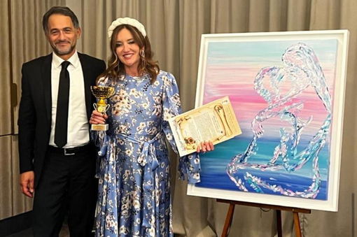 Manuela Carnini con l'ambasciatore Giulio Alaimo