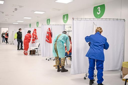 La campagna di vaccinazione (foto d'archivio) oggi parte per gli over ottanta