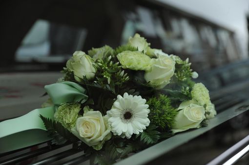 Morta da sei mesi, nessuno le fa il funerale: ci pensa il Comune