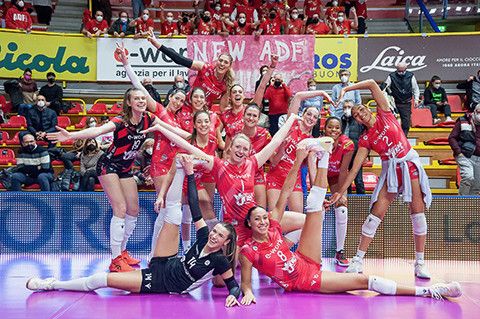 Voglia di riscatto, le farfalle liquidano Vallefoglia in tre set Voglia di riscatto, le farfalle liquidano Vallefoglia in tre set