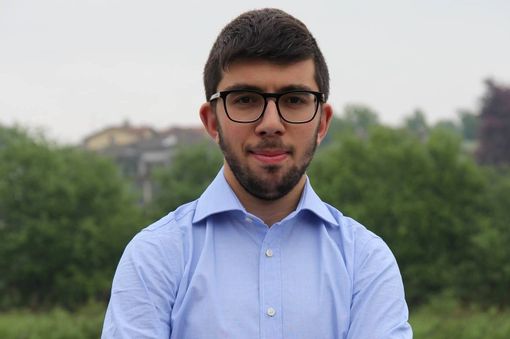 «Io, varesino, devo vaccinarmi a Como». La denuncia del consigliere Alessandro Pepe