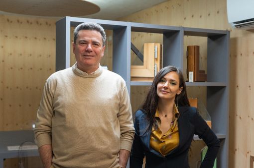 Carlo Bardelli, amministratore delegato di Novello Case, con Elena Zoja (foto Fabio Cadringher) Carlo Bardelli, amministratore delegato di Novello Case, con Elena Zoja (foto Fabio Cadringher)