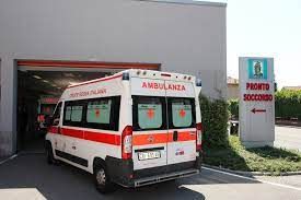 Ciclista investito a Varese finisce al pronto soccorso