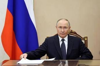 Putin in cattedra: i manuali delle medie che cancellano l'Ucraina Putin in cattedra: i manuali delle medie che cancellano l'Ucraina