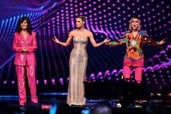 Eurovision, al via la finale: Gabry Ponte con bandiera San Marino e i colori dell'Italia Eurovision, al via la finale: Gabry Ponte con bandiera San Marino e i colori dell'Italia