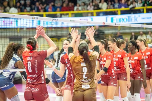 Eurotek Uyba Busto Arsizio pronta a stupire: gara 1 dei playoff a Firenze contro Scandicci Eurotek Uyba Busto Arsizio pronta a stupire: gara 1 dei playoff a Firenze contro Scandicci