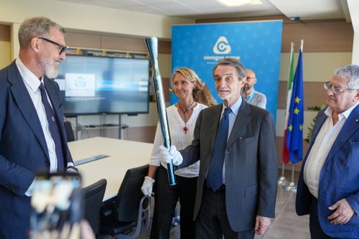 Milano Cortina 2026, Fontana in vista all'azienda dove nascono le torce olimpiche Milano Cortina 2026, Fontana in vista all'azienda dove nascono le torce olimpiche