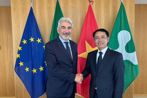 Cattaneo incontra delegazione di Hanoi: «Il Vietnam è un partner strategico e una delle economie più dinamiche dell'Asia» Cattaneo incontra delegazione di Hanoi: «Il Vietnam è un partner strategico e una delle economie più dinamiche dell'Asia»