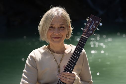 La cantautrice bustese Marilena Anzini in finale al Premio InediTo di Torino