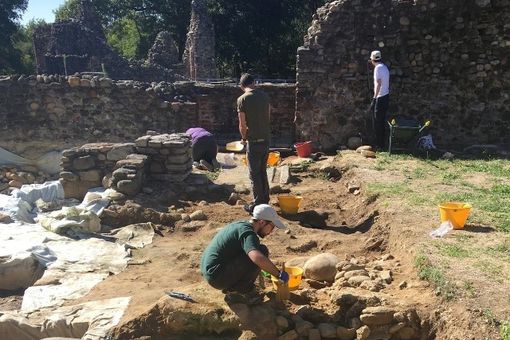 Il medioevo europeo si svela a Castelseprio. Il 7 e 14 settembre due visite guidate al sito archeologico a cantiere aperto Il medioevo europeo si svela a Castelseprio. Il 7 e 14 settembre due visite guidate al sito archeologico a cantiere aperto