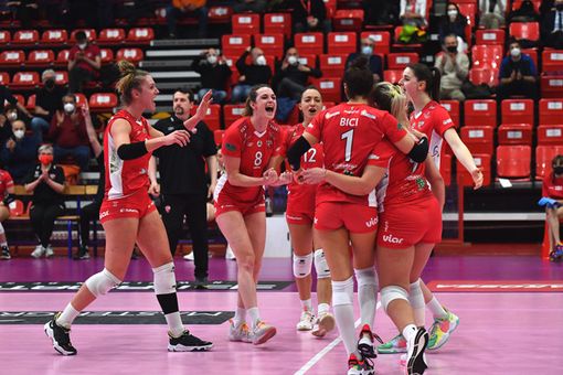 La Futura Volley vuole rialzarsi e ripartire contro Ravenna La Futura Volley vuole rialzarsi e ripartire contro Ravenna