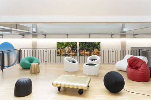 “Lives”: un tributo a Oliviero Toscani tra parole e musica, con Nicolas Ballario e Rodrigo D’Erasmo “Lives”: un tributo a Oliviero Toscani tra parole e musica, con Nicolas Ballario e Rodrigo D’Erasmo