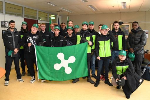 I ragazzi di Pappaluga in visita a Palazzo Pirelli ospiti del vicepresidente Giacomo Cosentino: con loro anche lo chef stellato Antonio Guida