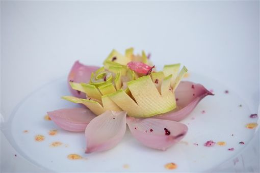 Itinerari di primavera tra mare e collina: Alassio, tra sentieri e nuovi modi di gustare i fiori in cucina