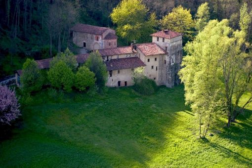 “Alla scoperta dei circondari”: domenica al Monastero di Torba con il Fai