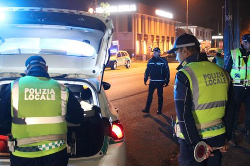 FOTO. Operazione Smart: 243 multe, una denuncia per spaccio e clandestinità, sette patenti ritirate e nove tra fermi e sequestri