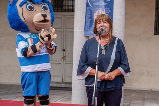 La mascotte e Patrizia Testa
