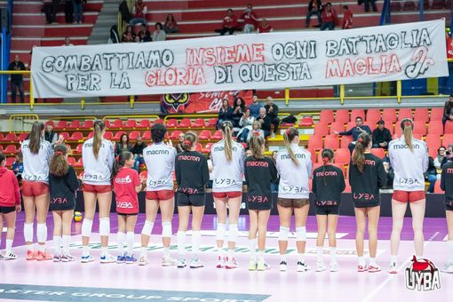 Uyba, tutta la delusione dei tifosi: «Illusi e abbandonati da Velasco. Piena fiducia in squadra e società»