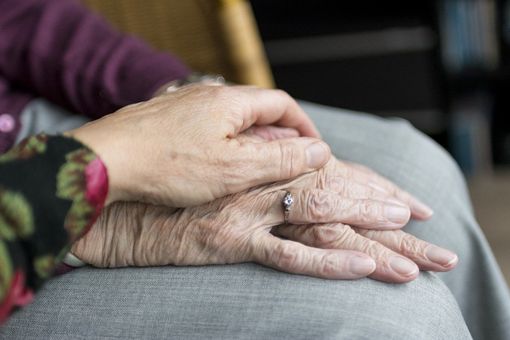 Truffe agli anziani, dalla Regione 500mila euro ai Comuni per contrastare i reati
